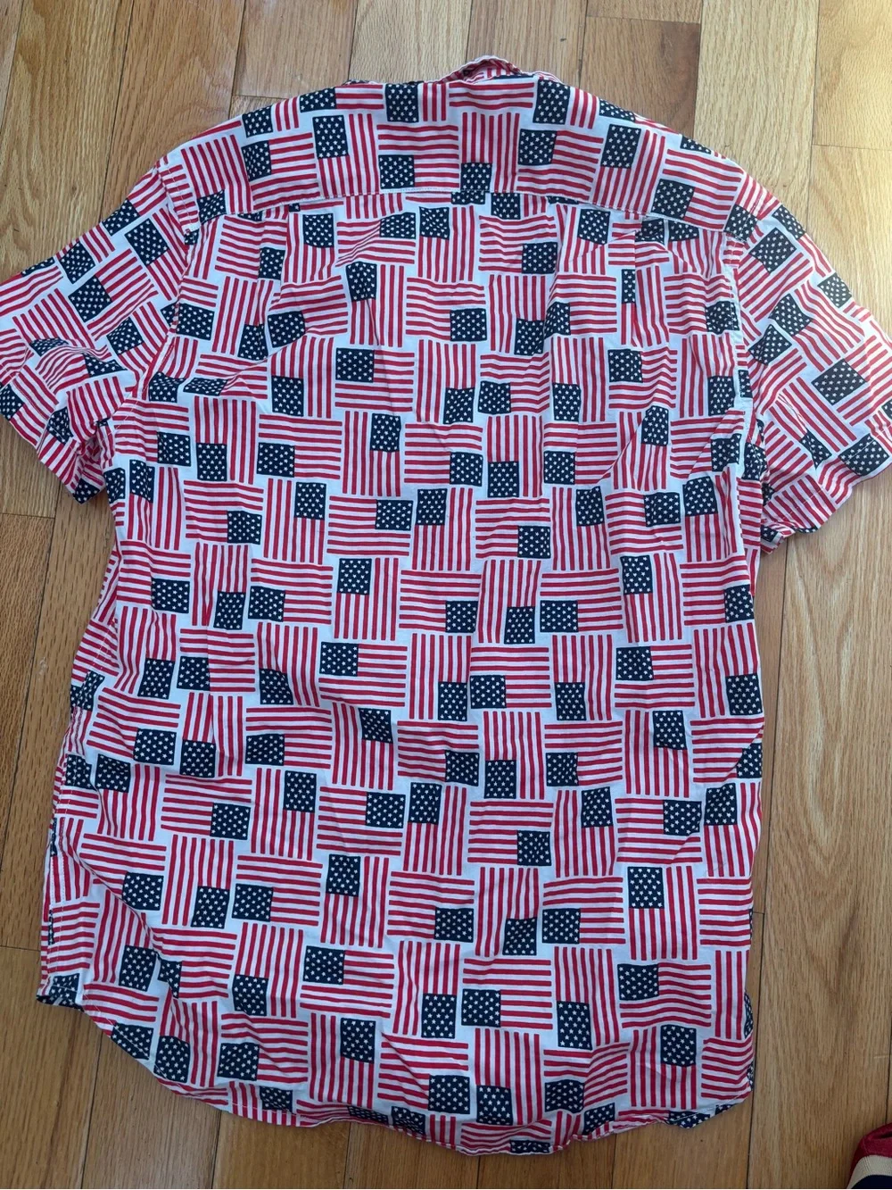 J. Crew Men's Short-Sleeve Button-Front Shirt - Red & Blue Flag Print - Picture 4 of 4